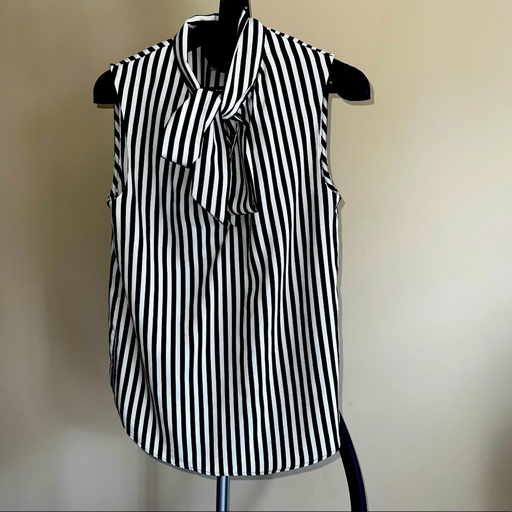 H&M striped tie front business casual shirt size S